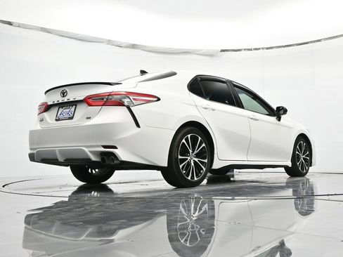 Used 2018 Toyota Camry SE w/ Moonroof Package image 44