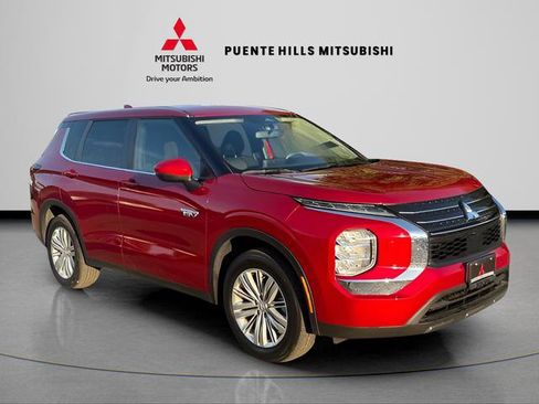 Used 2023 Mitsubishi Outlander ES image 3