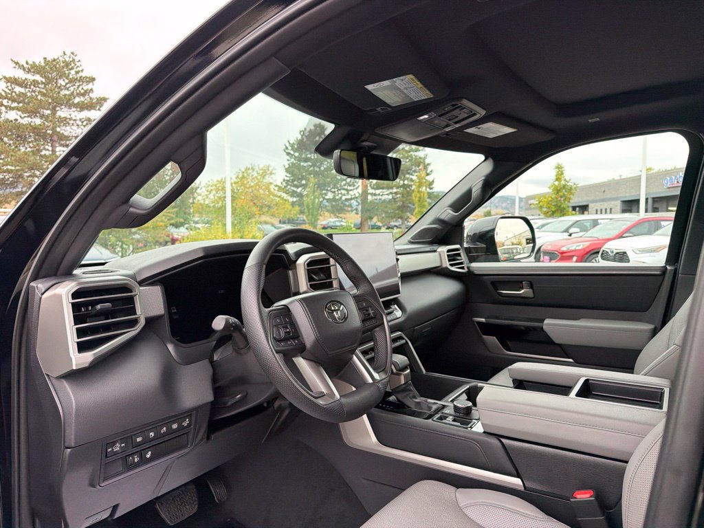 Used 2025 Toyota Tundra Limited AWD/4WD image 24
