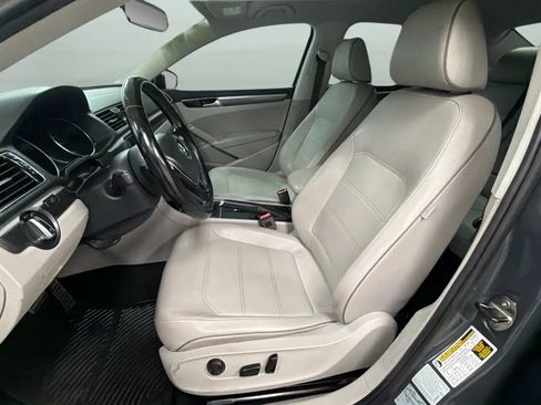 Used 2018 Volkswagen Passat 2.0T R-Line FWD image 19