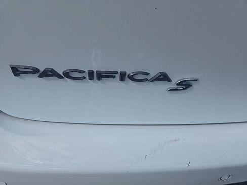 Used 2024 Chrysler Pacifica Limited FWD image 41