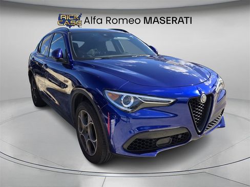 Used 2023 Alfa Romeo Stelvio Sprint image 4