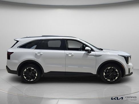 Certified 2024 Kia Sorento S w/ Panoramic Sunroof Package FWD image 4