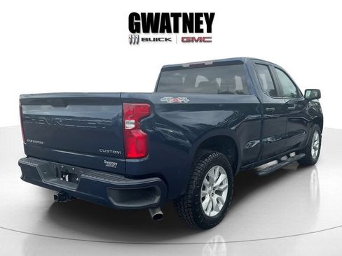 Used 2020 Chevrolet Silverado 1500 Custom w/ Custom Value Package AWD/4WD image 3