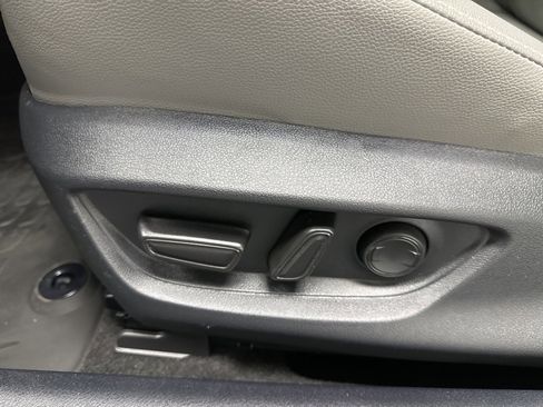 Used 2025 Toyota Camry SE image 13