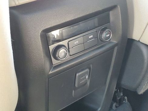 Used 2022 Chevrolet Traverse LT AWD/4WD image 35