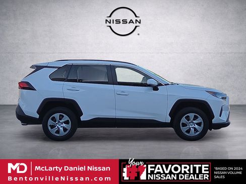 Used 2020 Toyota RAV4 LE FWD image 6