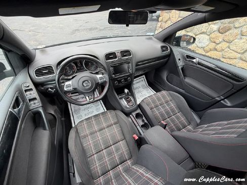 Used 2011 Volkswagen Golf 4-Door FWD image 22