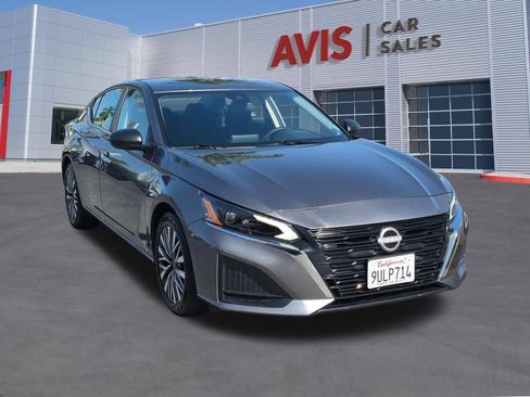 Used 2025 Nissan Altima 2.5 SV FWD image 3