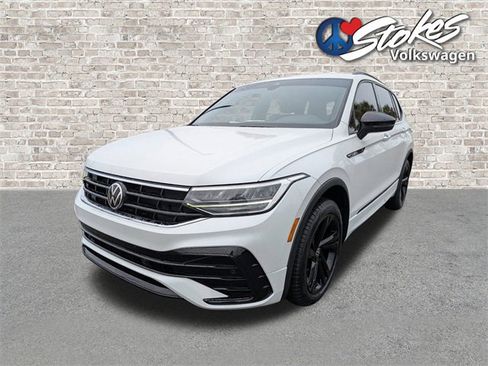 Certified 2023 Volkswagen Tiguan SE R-Line image 8
