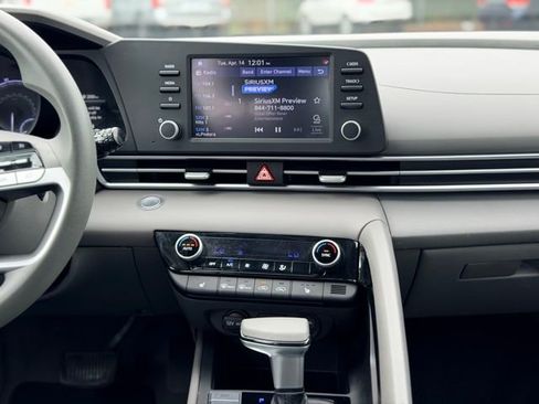 Used 2022 Hyundai Elantra Blue FWD image 21