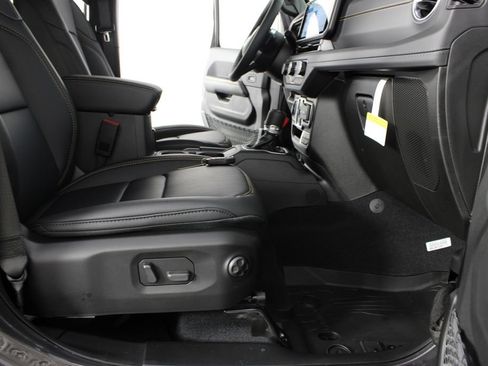 New 2026 Jeep Wrangler Unlimited Sahara AWD/4WD image 19