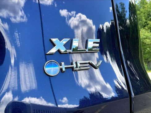 Used 2025 Toyota RAV4 XLE AWD/4WD image 10