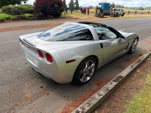 Used 2007 Chevrolet Corvette Coupe w/ Preferred Equipment Group RWD image 4