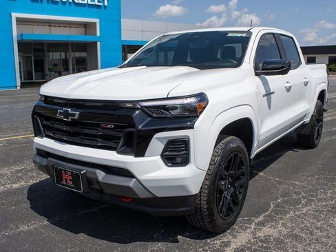 Used 2024 Chevrolet Colorado Z71 w/ Z71 Convenience Package 2 image 3