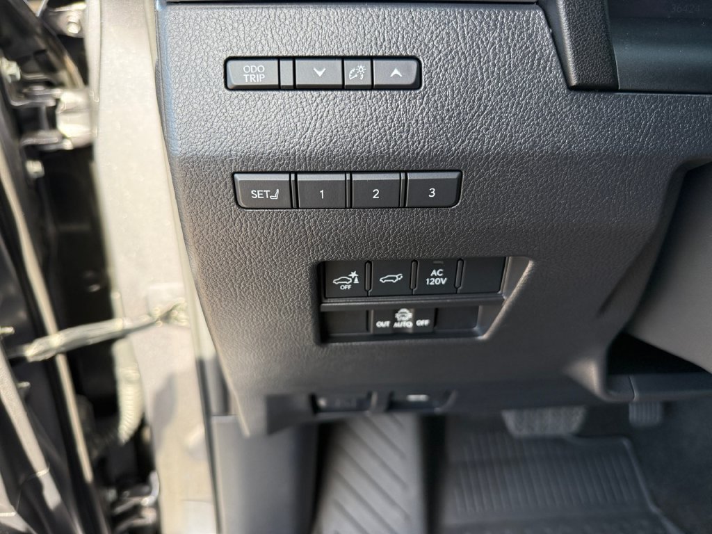Used 2024 Lexus GX 550 w/ Accessory Package (Z1) AWD/4WD image 25