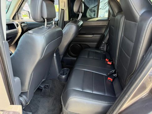 Used 2015 Jeep Patriot High Altitude FWD image 11