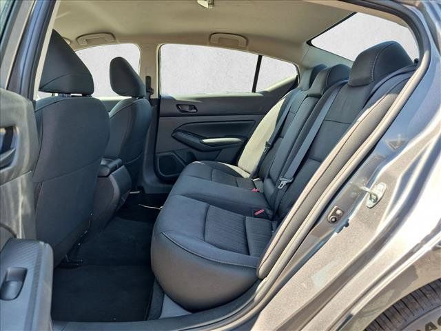 Used 2025 Nissan Altima 2.5 SV FWD image 16