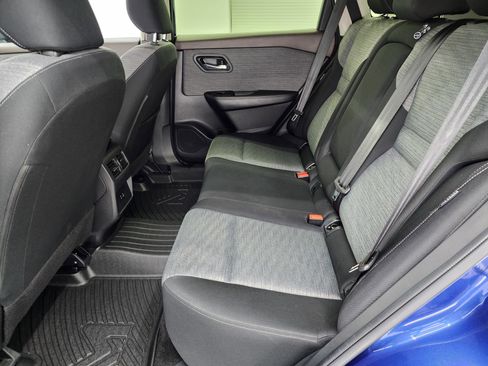 Used 2023 Nissan Rogue SV image 9