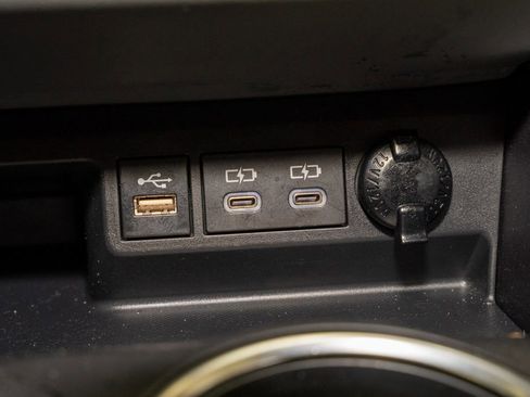 Used 2023 Toyota Highlander L image 15