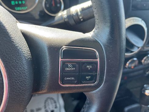 Used 2018 Jeep Wrangler Unlimited Sahara w/ Connectivity Group AWD/4WD image 18