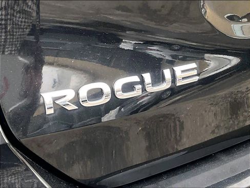 Used 2018 Nissan Rogue SV w/ Premium Package image 28
