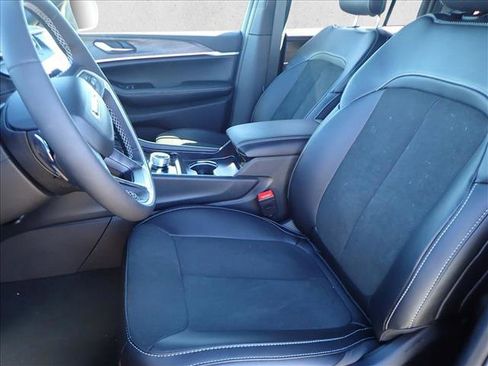 New 2026 Jeep Grand Cherokee Altitude image 12