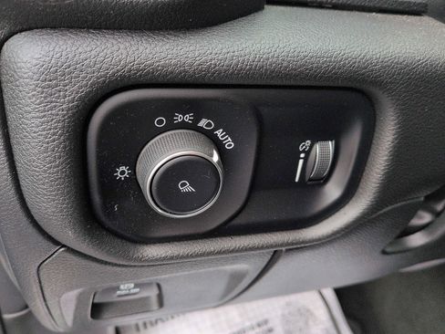 Used 2024 RAM 1500 Laramie AWD/4WD image 18