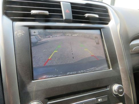Used 2017 Ford Fusion SE w/ Fusion SE Technology Package FWD image 20
