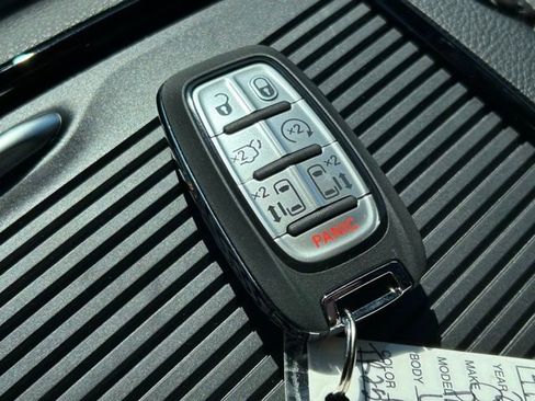 New 2026 Chrysler Pacifica Limited AWD/4WD image 50