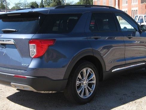 Used 2021 Ford Explorer XLT w/ Equipment Group 202A AWD/4WD image 3