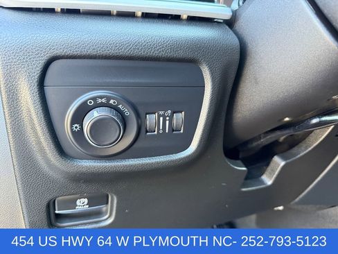 Used 2024 Jeep Grand Cherokee L Laredo AWD/4WD image 20