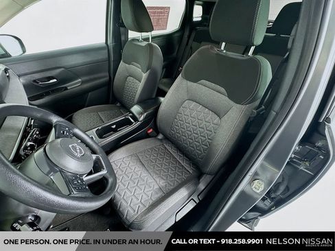 Used 2025 Nissan Kicks SV AWD/4WD image 19