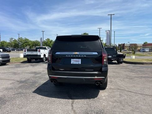 Used 2024 Chevrolet Suburban Premier AWD/4WD image 4