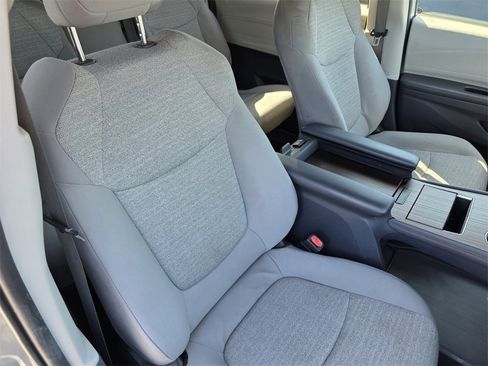 Used 2022 Toyota Sienna LE image 33