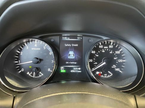 Certified 2017 Nissan Rogue SV w/ SV Premium Package image 7