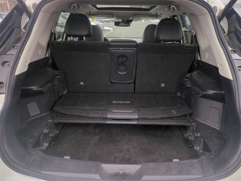 Used 2019 Nissan Rogue SL w/ Premium Package image 26