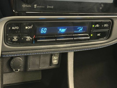 Used 2017 Toyota Corolla SE w/ SE Premium Package FWD image 17