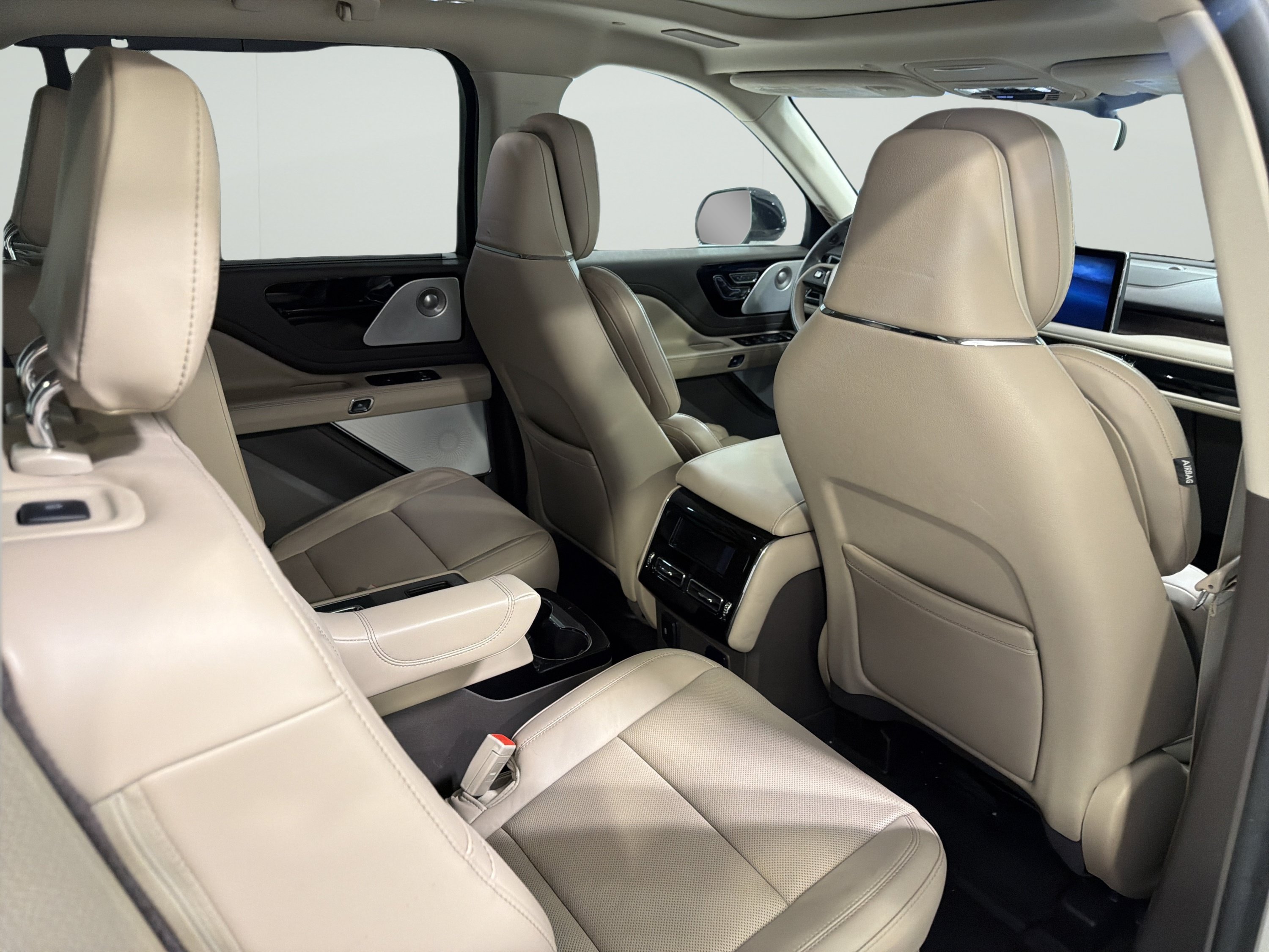 Used 2024 Lincoln Aviator Reserve w/ Equipment Group 201A RWD image 9