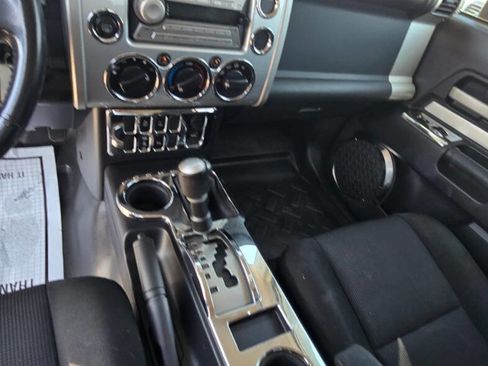 Used 2007 Toyota FJ Cruiser 4WD image 16
