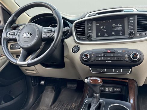 Used 2017 Kia Sorento EX w/ EX V6 Premium Package FWD image 11