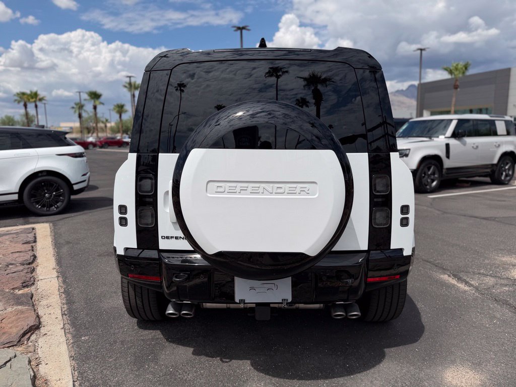 New 2026 Land Rover Defender 90 V8 AWD/4WD image 18