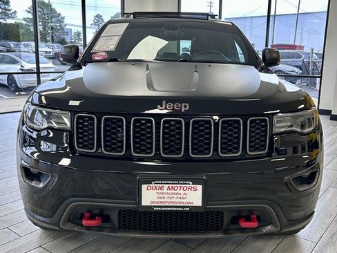 Used 2017 Jeep Grand Cherokee Trailhawk w/ Trailhawk Luxury Group AWD/4WD image 2