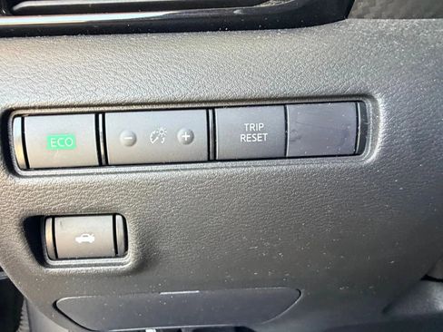 Used 2023 Nissan Sentra SR w/ SR Premium Package FWD image 21