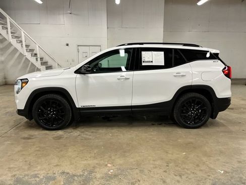 Used 2024 GMC Terrain SLT w/ Elevation Edition AWD/4WD image 6