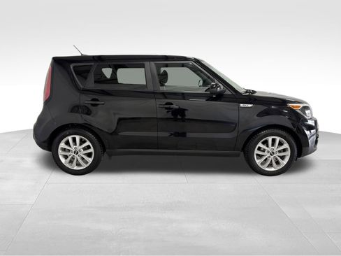 Used 2019 Kia Soul + image 4