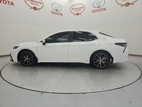 Used 2024 Toyota Camry SE image 5