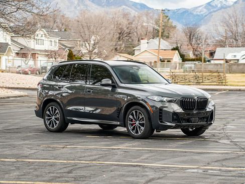 Used 2024 BMW X5 xDrive40i w/ M Sport Package image 3