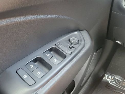 Certified 2025 Hyundai Venue Limited FWD image 22