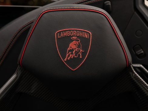 Used 2020 Lamborghini Huracan EVO image 34